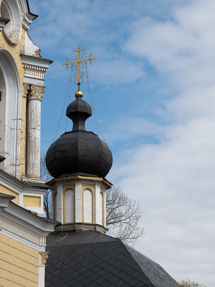 корона на вершине накупольного креста