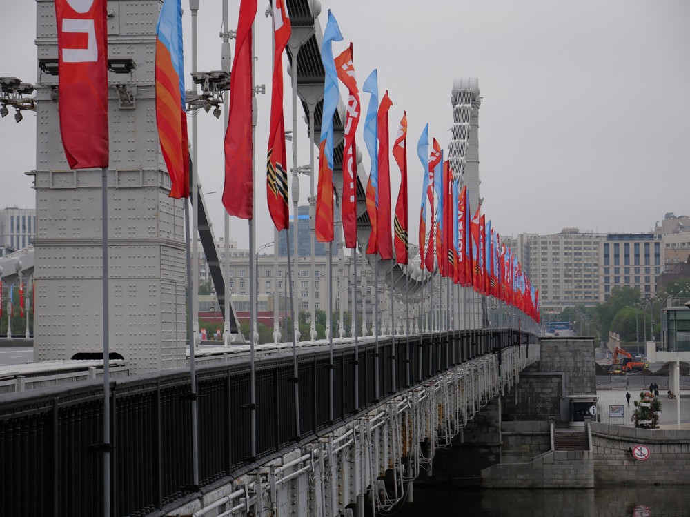 влаги 9 мая на мосту